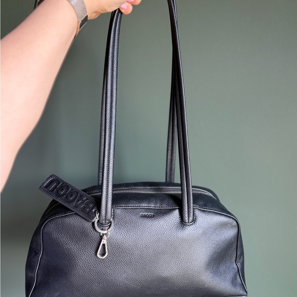 BAGGU Black Leather Shoulder Bag with Long Straps - Picture 8 of 8